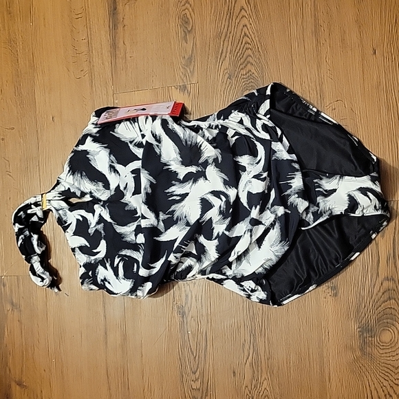 SPANX Other - NWT Spanx Halter Top Swimsuit 1 piece